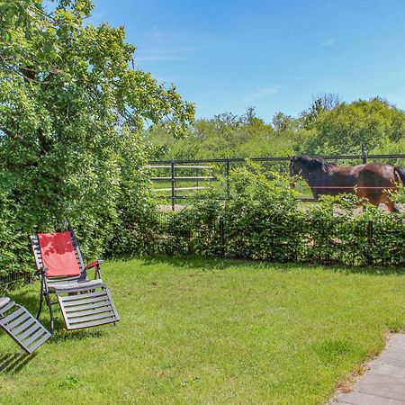 2 Bedroom Awesome Home In Udenhout Buitenkant foto